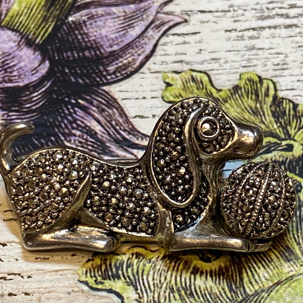 🍒3 for $33🍒 Adorable Dachshund Weiner Dog Faux Marcasites Brooch Pin - Picture 1 of 6